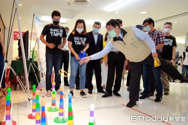 ▲農委會水土保持局與遠東百貨跨域合作，共同舉辦「水保童樂FUN遠百」系列活動，台南市長黃偉哲22日特地至台南大遠百出席活動，與民眾同樂。（圖／記者林悅翻攝，下同）