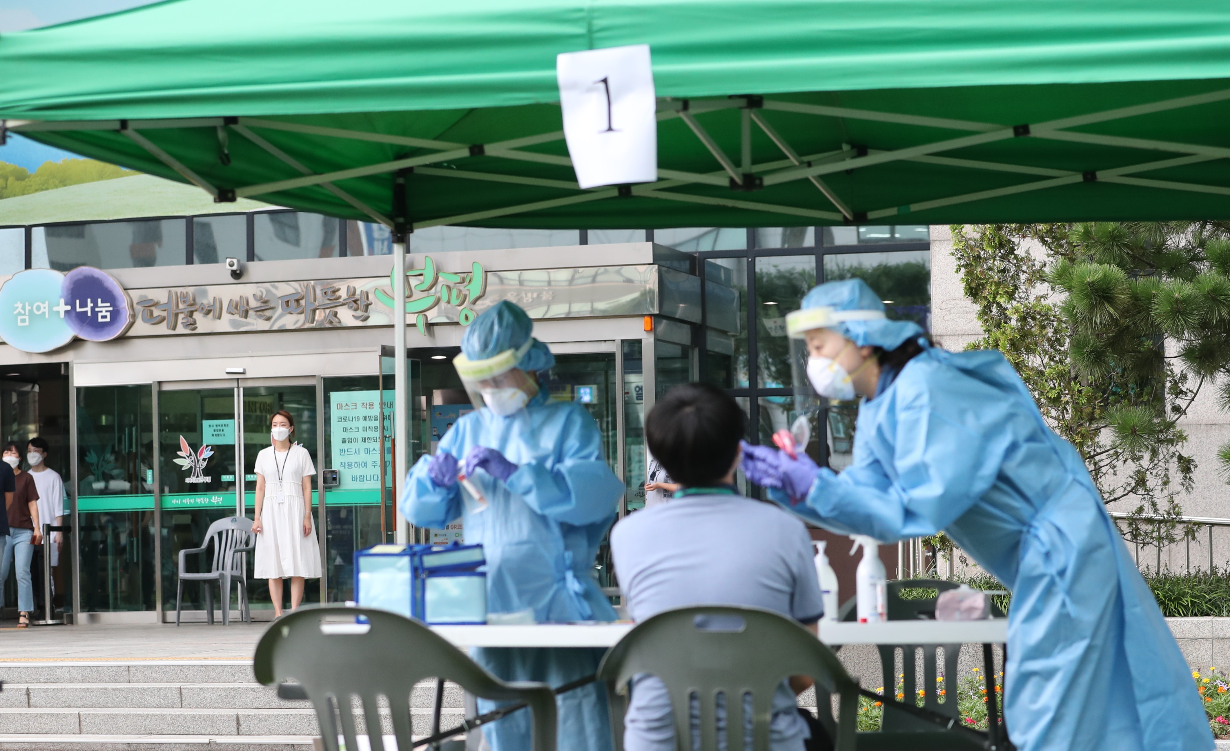 ▲▼新冠肺炎確診患者持續在南韓各地擴散。（圖／達志影像）