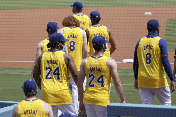 ▲布萊恩42歲冥誕，道奇全隊穿8號、24號球衣致敬。（圖／達志影像／美聯社）