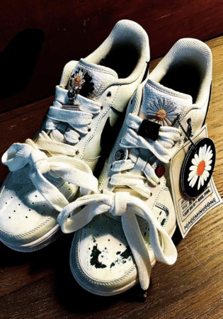 ▲韓國嘻哈巨星GD生日Po文洩機密  全新Nike Air Force 1聯名鞋款2.0本尊亮相        。（圖／記者王蓁蓁攝）