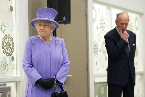 女王曾公開表示有這位「背後男人」，她才能堅持下去，不過這幾年卻不斷傳出有關菲利普親王外遇的消息，令人外界感到意外。（圖／Reuters）