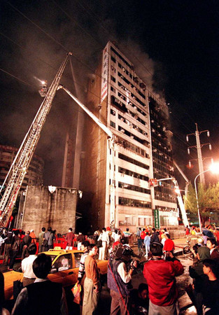 錦新大樓30多年來爆數起命案和火警。（圖／報系資料照）