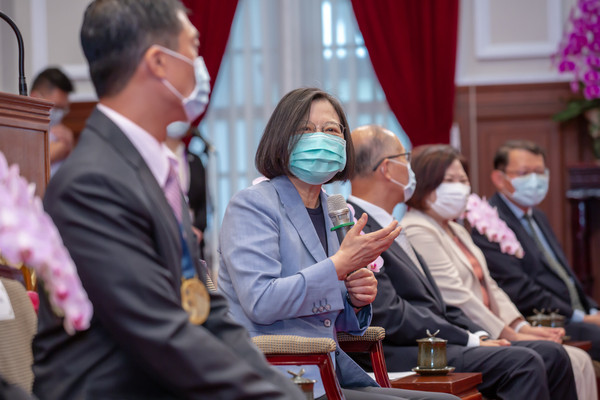 ▲▼總統蔡英文接見「109年度全國模範勞工及其眷屬」。（圖／總統府提供）