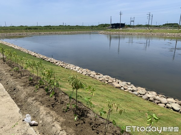 ▲台南市長黃偉哲秉持「建設溪北，造福農民」的施政理念， 除積極向中央爭取補助經費外，從交通規劃、農地重劃、水利興建與創造優質就業環境等多個面向，經營大溪北地區，逐年有成。（圖／記者林悅翻攝，下同）