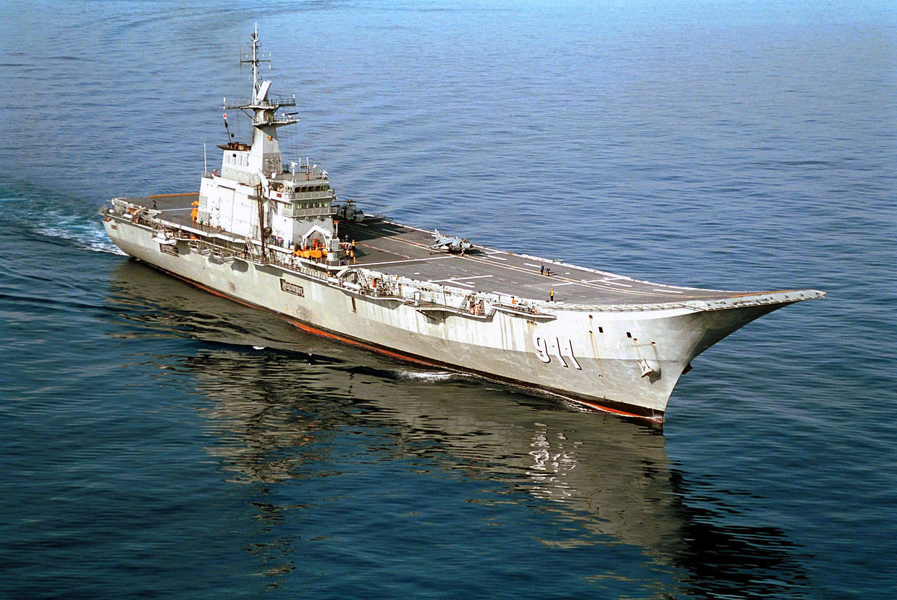 ▲▼泰國皇家海軍擁有一艘查克里 ‧ 納呂貝特號航空母艦（HTMS Chakri Naruebet），為世界現役最小的航母。（圖／翻攝自維基百科）