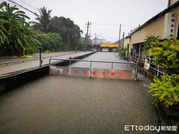 ▲台南市強降雨造成部分道路與橋樑封閉，市府請民眾注意。（圖／記者林悅翻攝，下同）