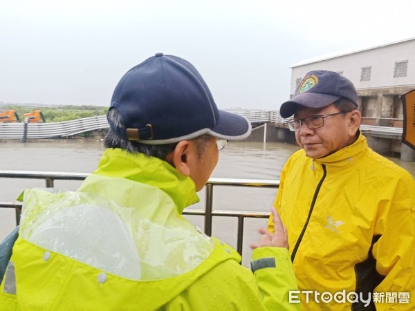 ▲屏東縣長潘孟安26日下午至林邊抽水站視察水情及防汛措施            。（圖／記者陳崑福翻攝）