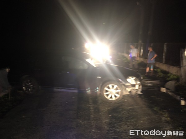 ▲▼快訊／台中女倒車壓老公！卡車底20分鐘沒求救…無生命跡象送醫。（圖／記者白珈陽翻攝）