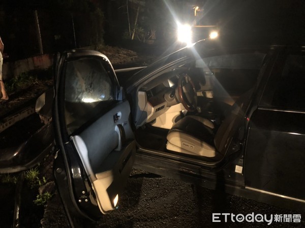 ▲▼快訊／台中女倒車壓老公！卡車底20分鐘沒求救…無生命跡象送醫。（圖／記者白珈陽翻攝）