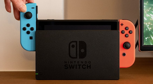 外媒指出「Switch Pro」將在明年登場。圖為原版的Switch主機。（翻攝任天堂香港官網）