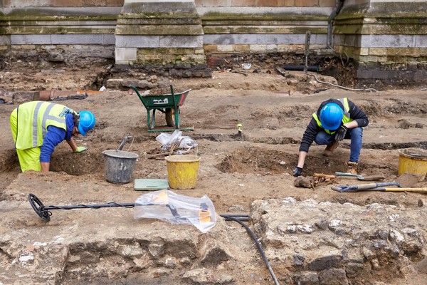 ▲英國西敏寺發現13世紀聖器室與上百具僧侶遺骸。（圖／Westminster Abbey）