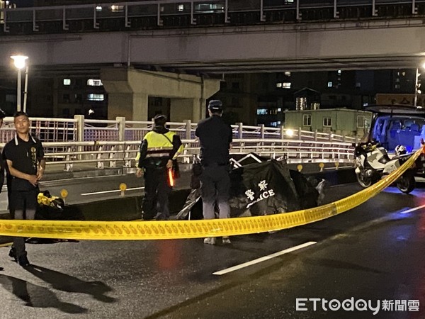 Fw: [新聞] 快訊／板橋光復橋騎士車禍爆頭　摔車噴