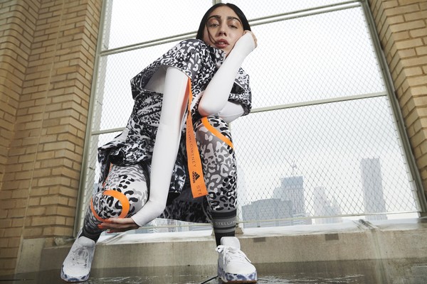 ▲adidas by Stella McCartney2020秋冬新作「Workout Wardrobe」系列，完美結合高端時尚與城市探索，為地球開創正向改變。（圖／品牌提供）
