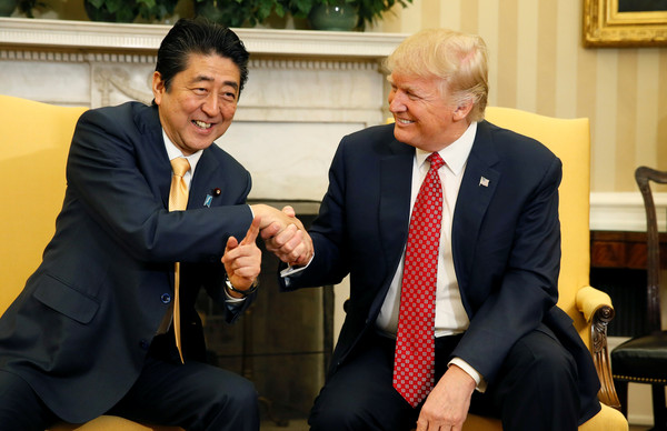 ▲▼ 日本首相安倍（左）及美國總統川普（右）。（圖／路透）