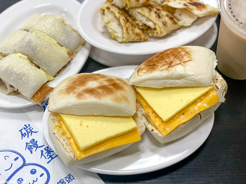 ▲▼台南碳饅堡豆漿宵夜早點。（圖／台南愛食 花露露授權提供）