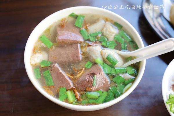 ▲▼一甲子餐飲祖師廟焢肉飯。（圖／沙拉公主吃喝玩樂看世界提供）