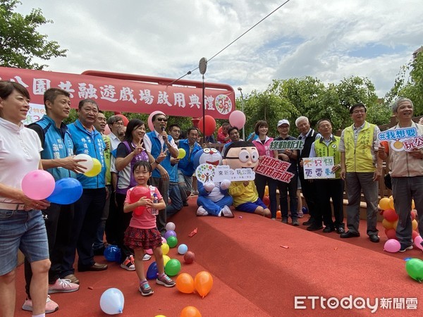 ▲ 水管元素融合遊具設施 三重大智公園共融遊戲場啟用。（圖／新北市民政局提供）