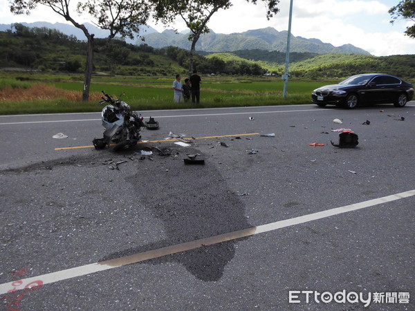 ▲▼花蓮富里車禍，婦人機車打滑遭油罐車撞飛慘死。（圖／記者蕭可正翻攝）