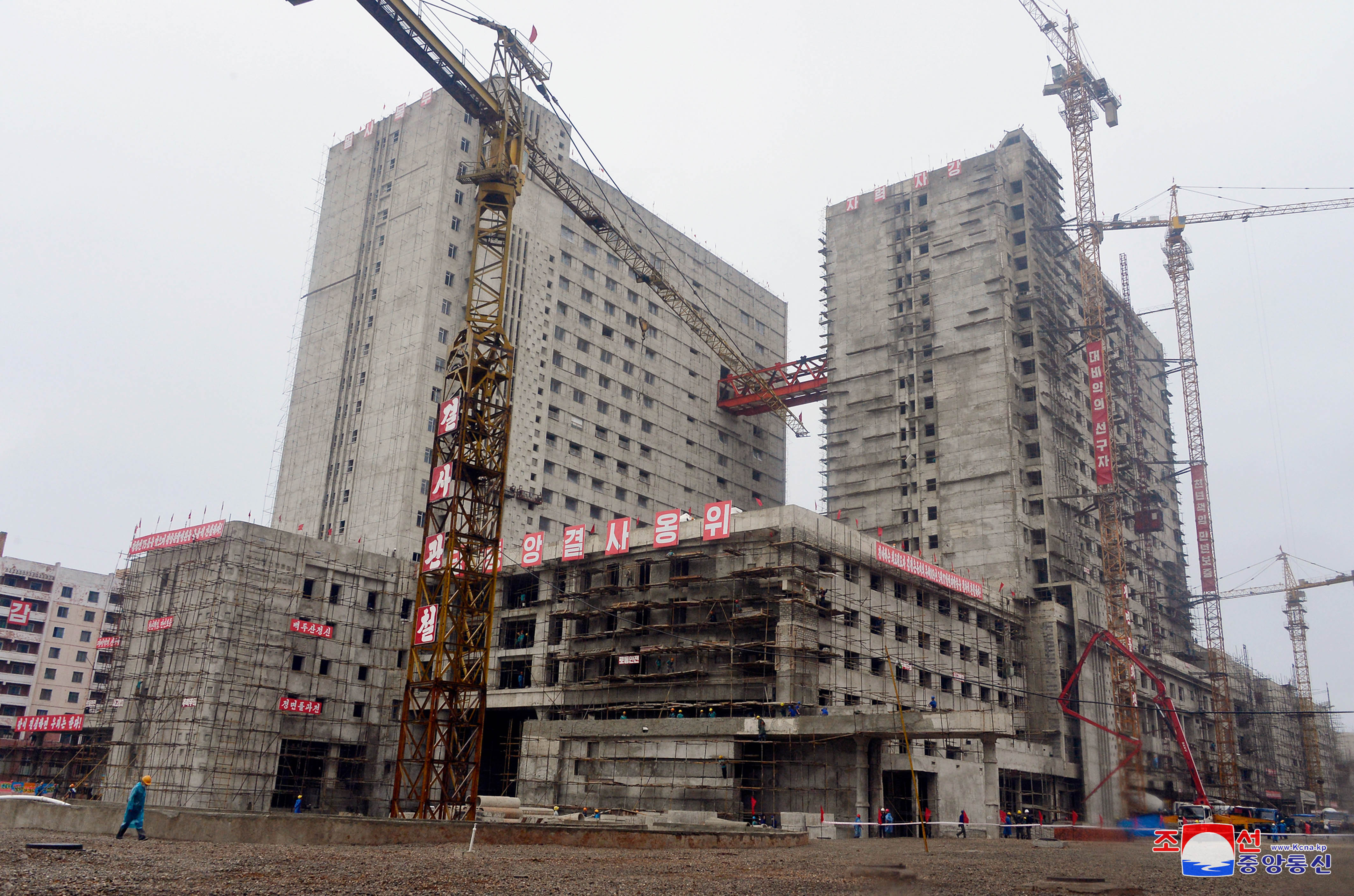 ▲▼平壤綜合醫院主體建築已接近完工階段。（圖／達志影像）