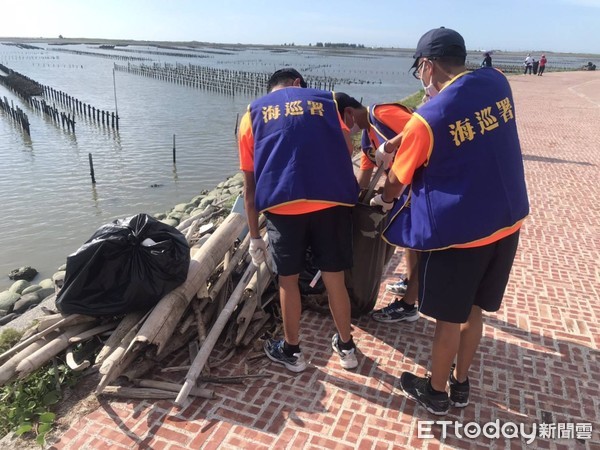 ▲南部分署第11岸巡隊配合財團法人台灣美化協會，於台南市北門區井仔腳瓦盤鹽田舉辦週邊社區及海堤清掃活動，共掃除上百公斤垃圾量。（圖／記者林悅翻攝，下同）