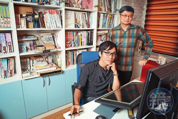 彭傑（左）與友善文創副總黃宏榮（右）是工作夥伴也是戰友，雙方合力站穩日本漫畫市場。