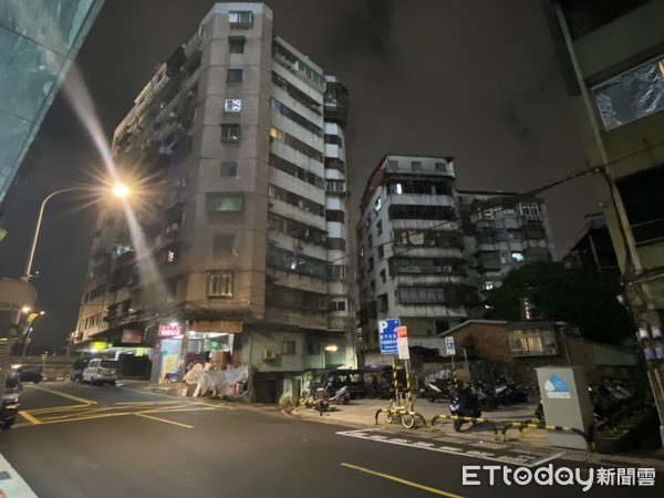 ▲▼高雄少女失蹤！警出動4車埋伏　採驗指紋查扣神秘文件。（圖／記者張君豪攝）