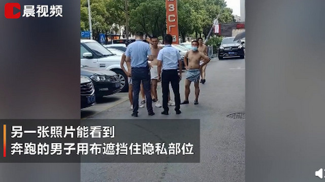 ▲▼長沙五名男子在3C廣場裸奔。（圖／取自瀟湘晨報）