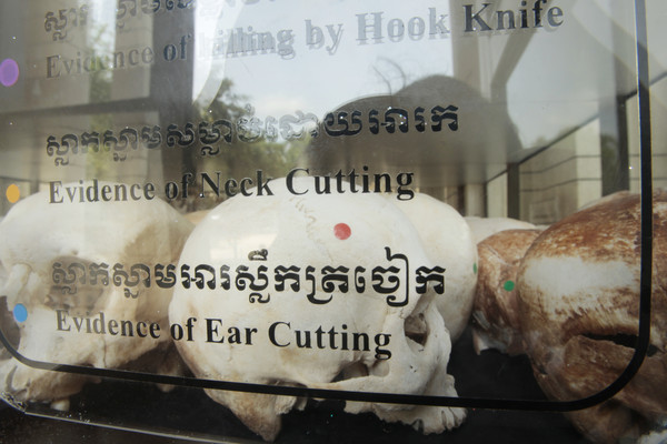 ▲柬埔寨金邊郊外的瓊邑克（Choeung Ek）紀念館，展示著紅色高棉時其罹難者的頭骨。（圖／達志影像／美聯社）