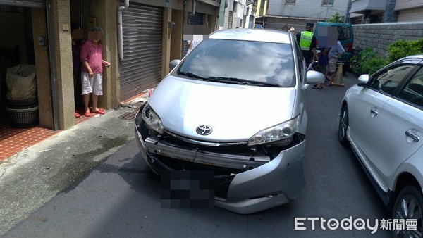 ▲台中警赴台南抓毒犯途中與嫌犯車輛發生碰撞！（圖／記者林悅翻攝）