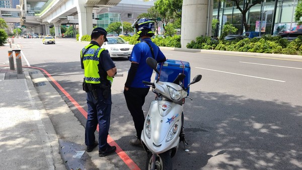 ▲台中警方嚴格取締「菸駕」，去年至今年8月已逾1200件。（圖／警方提供）