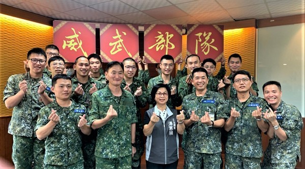 ▲湯蕙禎期勉役男們把握軍旅生活經驗。（圖／湯蕙禎服務處提供）