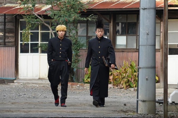  賀來賢人（左）和伊藤健太郎主演的《我是大哥大!!劇場版》在日本熱賣45億日圓。（海樂影業提供）