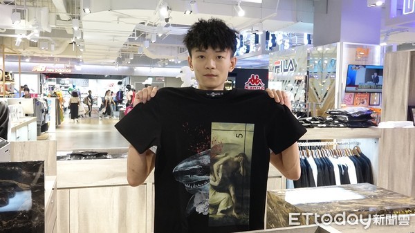 ▲21歲的楊崇立自創台灣潮牌，去年就賺進500萬，現在殺進百貨公司市場             。（圖／記者吳奕靖攝）