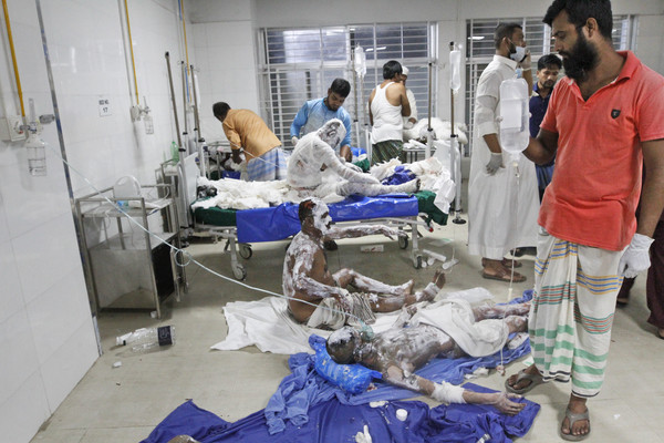 ▲▼  孟加拉清真寺4日晚間天然氣管線爆炸，至少11死。（圖／達志影像／美聯社）