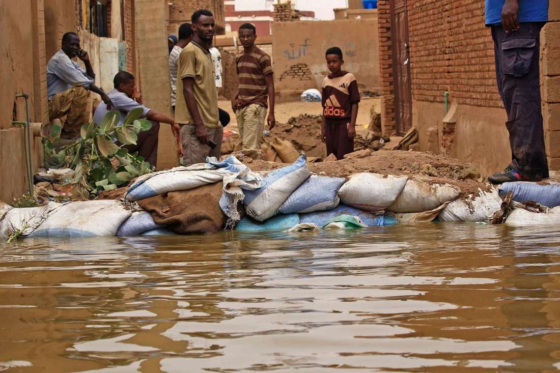 ▲▼蘇丹百年洪災，超過10萬棟房屋泡水毀損。（圖／翻攝自微博「@AfricaFactsZone／@drlpplnhoney」）