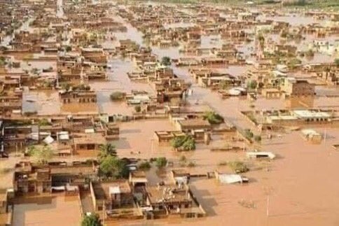 ▲▼蘇丹百年洪災，超過10萬棟房屋泡水毀損。（圖／翻攝自微博「@AfricaFactsZone／@drlpplnhoney」）