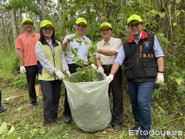 ▲▼花蓮除蔓全國防治日鳳林登場，共移除逾2.1公噸成果豐碩。（圖／花蓮林管處提供，下同）