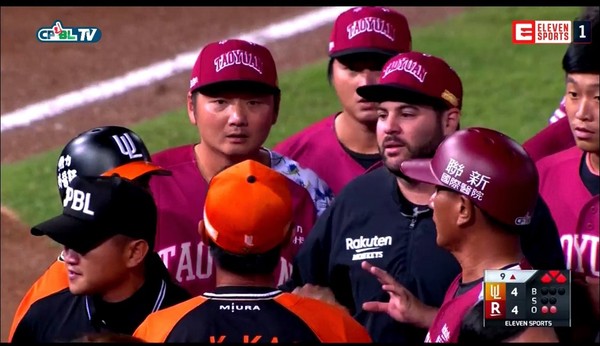 ▲林岳平、曾豪駒對罵。（圖／CPBL.TV）