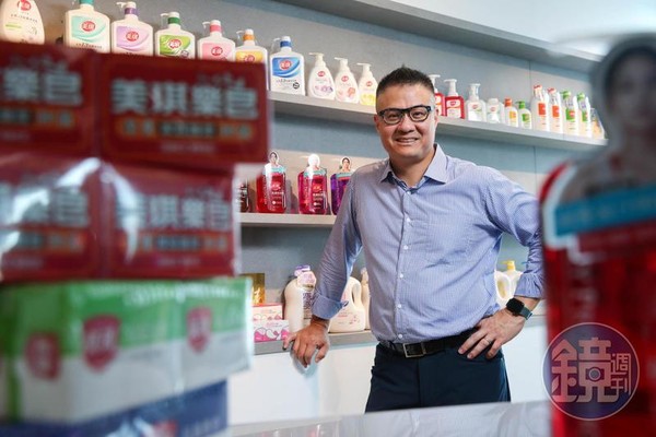 吳英偉是國內香皂龍頭美琪生技的第三代，11年前返家接班，為老品牌開拓年輕客群。