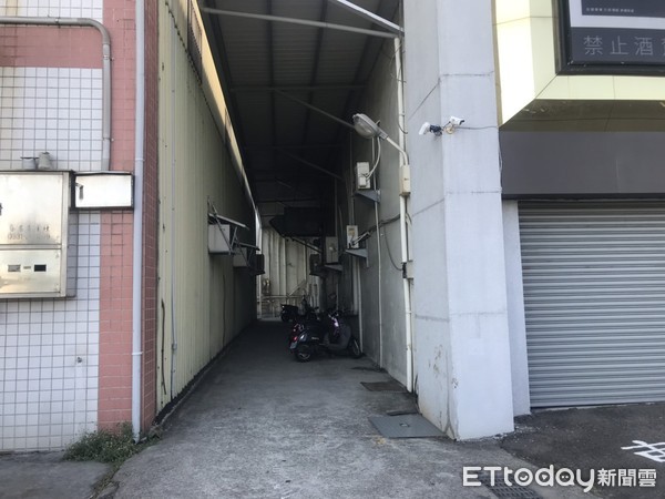 ▲2名廖姓男子疑被從酒店後方防火巷被押上車，載至水里一處民宅凌虐，造成1死1重傷。（圖／記者白珈陽翻攝）