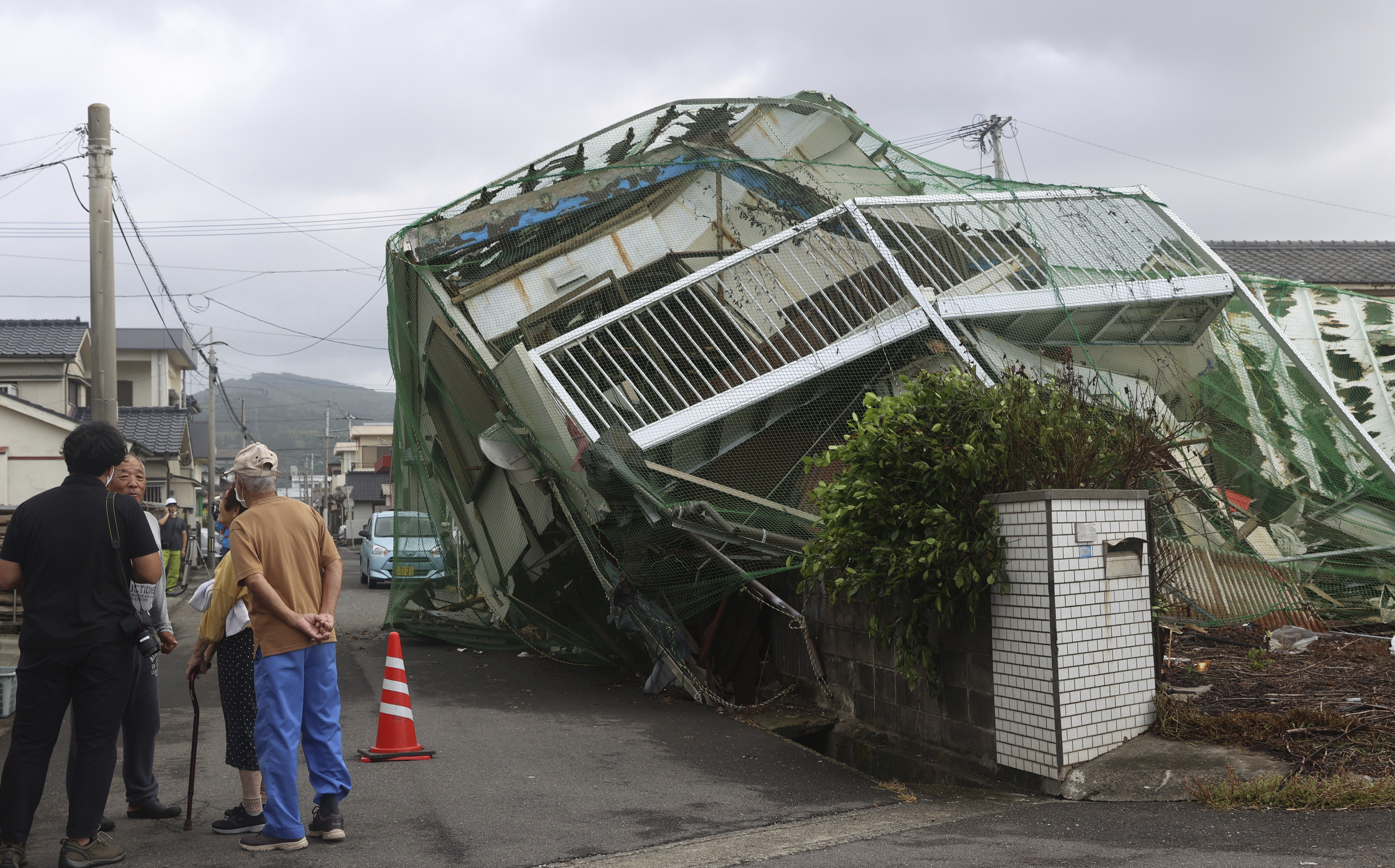 ▲▼海神颱風侵襲日本，強烈威力造成各地嚴重災情。（圖／達志影像／美聯社）