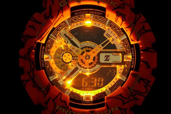 GA-110JDB以黑橘貫穿全錶，並採用琥珀橘LED照明，夜光功能相當騷包！