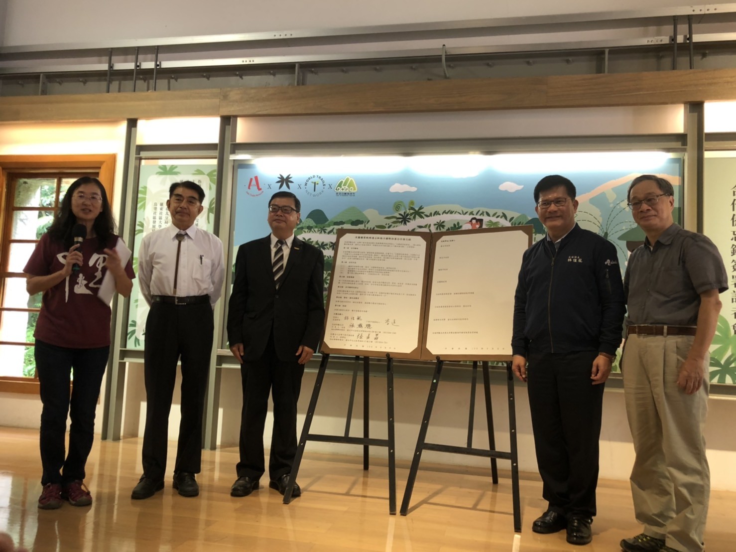 ▲觀光局與台灣千里步道協會於今日舉辦「淡蘭國家級綠道」公私協力國際推廣合作備忘錄簽署儀式。（圖／觀光局提供）