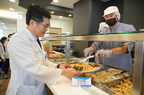 ▲客家菜直送醫院飄香，聯新國際醫院支持在地餐廳
