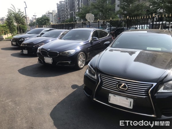 ▲▼中打破獲詐團，查扣瑪莎拉蒂、BMW及LEXUS等高級轎跑車。（圖／記者白珈陽攝）