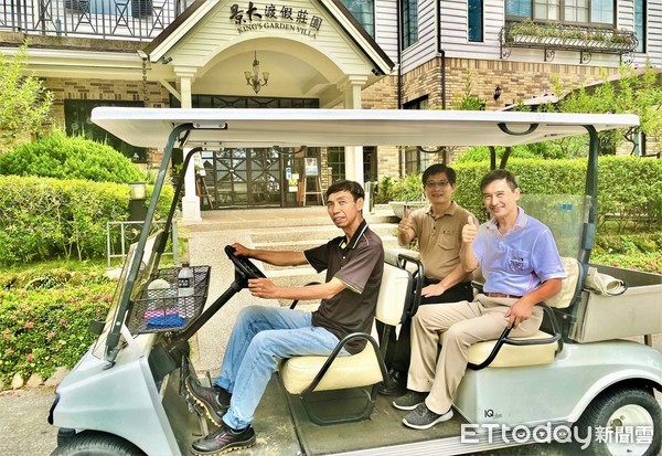 ▲台南白河區景大渡假莊園董事長侯明宗，暖心僱用身障朋友，他開心地說能付出是很快樂的事。（圖／記者林悅翻攝）