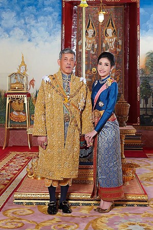 ▲▼泰皇瑪哈瓦吉拉隆功（Maha Vajiralongkorn）與「貴妃」詩妮娜。（圖／CFP）
