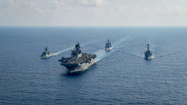 ▲▼美國海軍和澳大利亞皇家海軍在南中國海展開合作，部署軍鑑與導彈。（圖／路透）