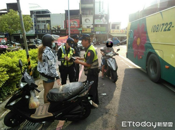 ▲屏東縣內埔警分針對轄內兩所大學周邊道路實施交通大執法，確保學生行的安全             。（圖／記者陳崑福翻攝）