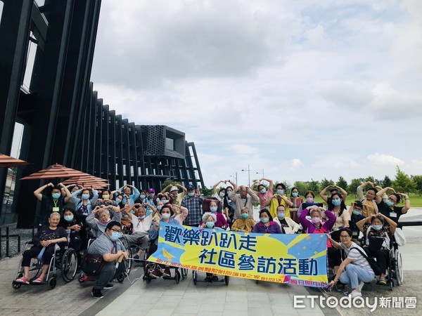 ▲嘉醫攜手南院推動高齡友善參觀體驗，與長輩同遊博物館圓夢。（圖／嘉義醫院提供）